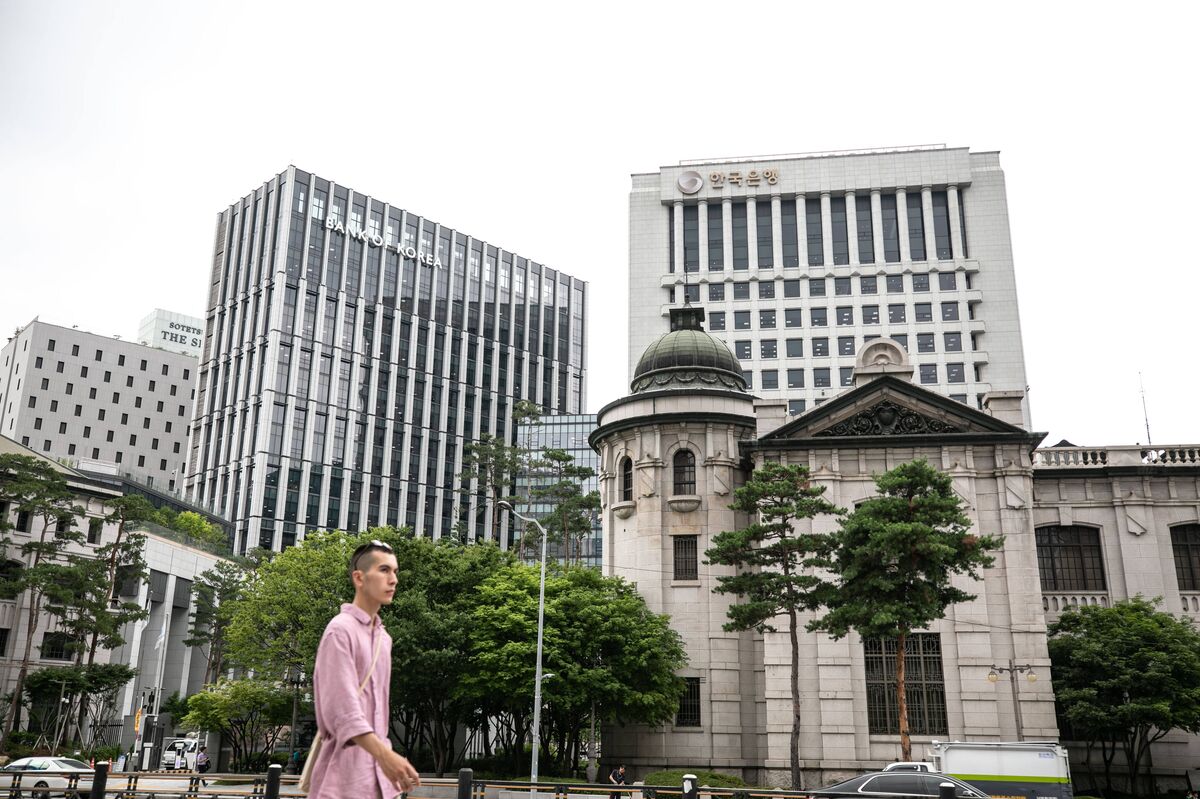 More Economists See BOK Holding in October on House Market Risks