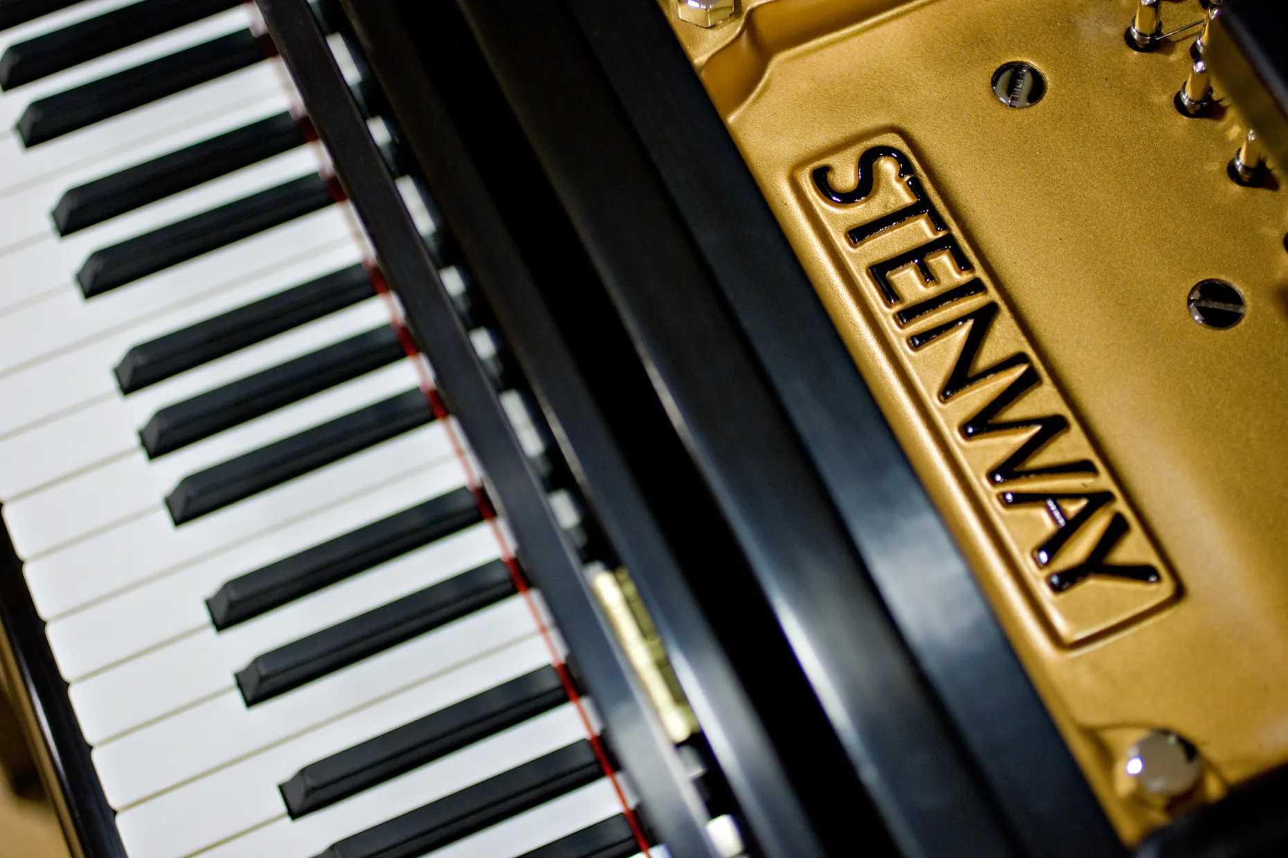 STEINWAY PIANO