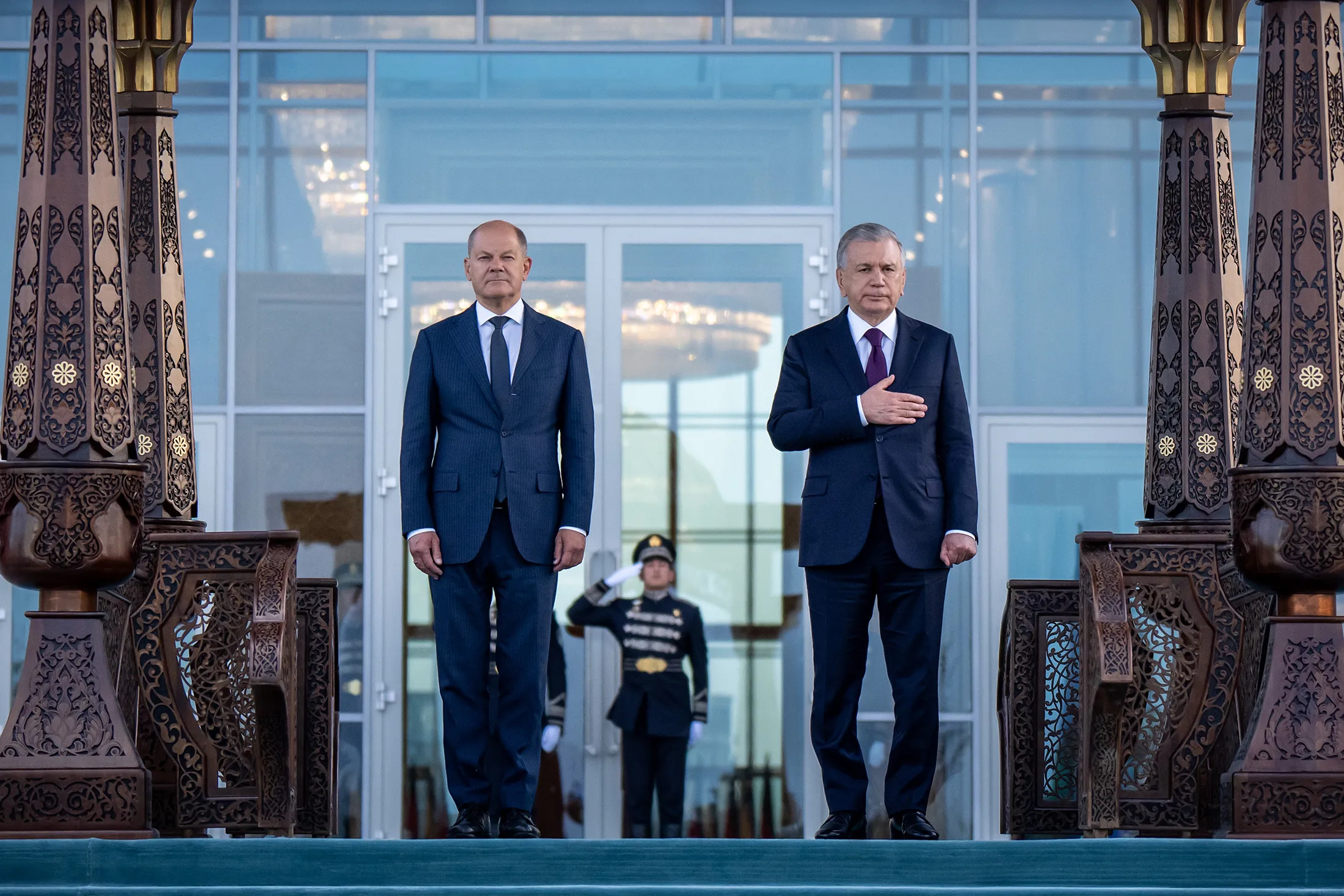 Olaf Scholz meets with Shavkat Mirziyoyev in Samarkand on Sept. 15.