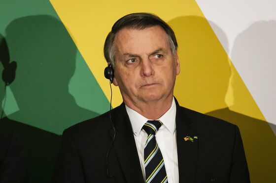 Disapproval of Bolsonaro’s Government Rises in Poll Amid Slow Virus Fight