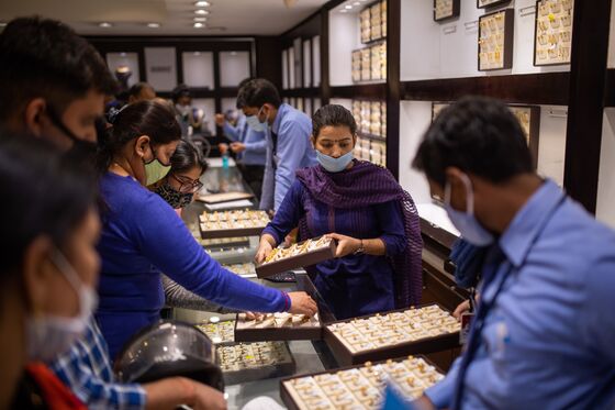 Virus Fear in India Speeds Up Gold Buyers’ Shift to Chain Stores