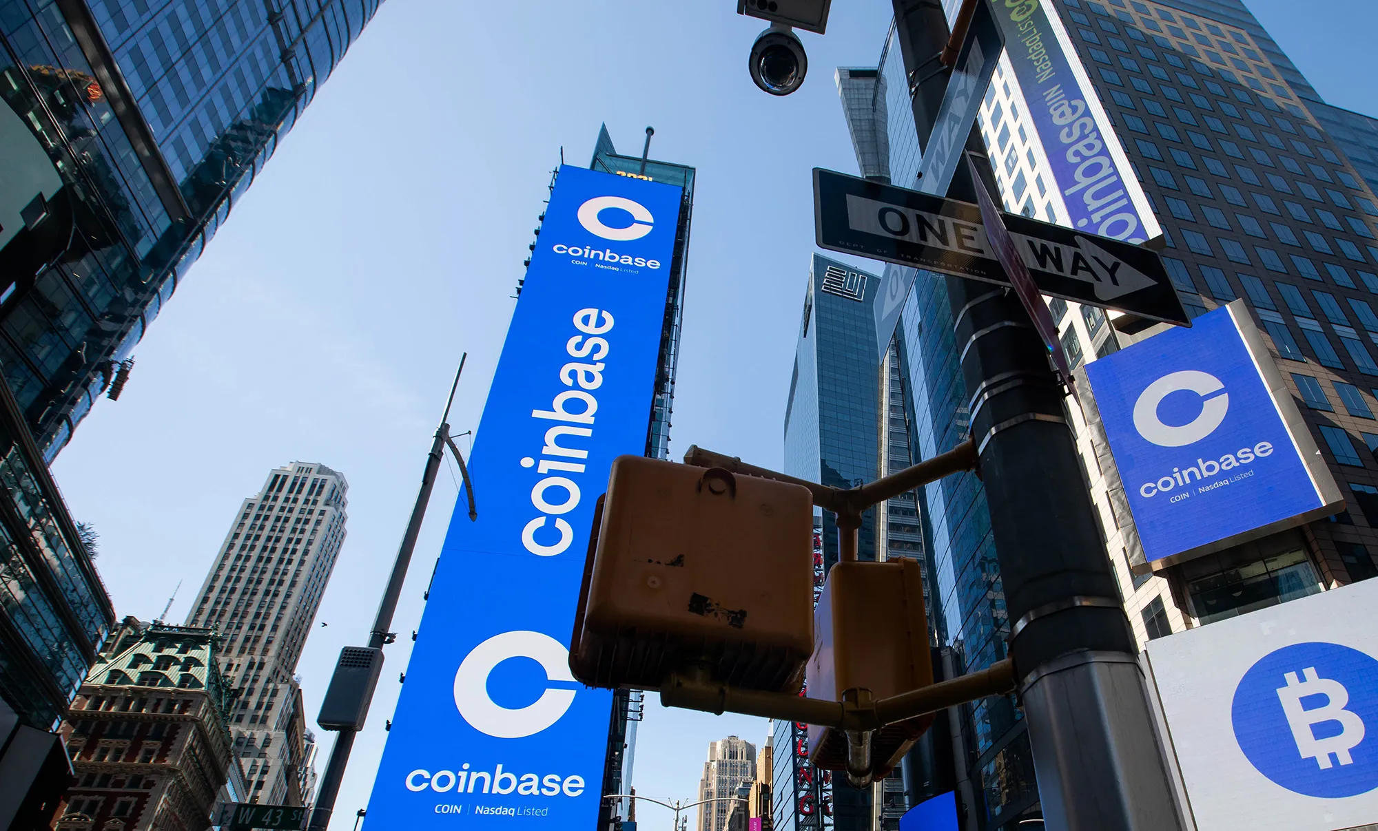 Coinbase (COIN) Says Revenue Tops Estimate, Cautions on Trading Volume -  Bloomberg