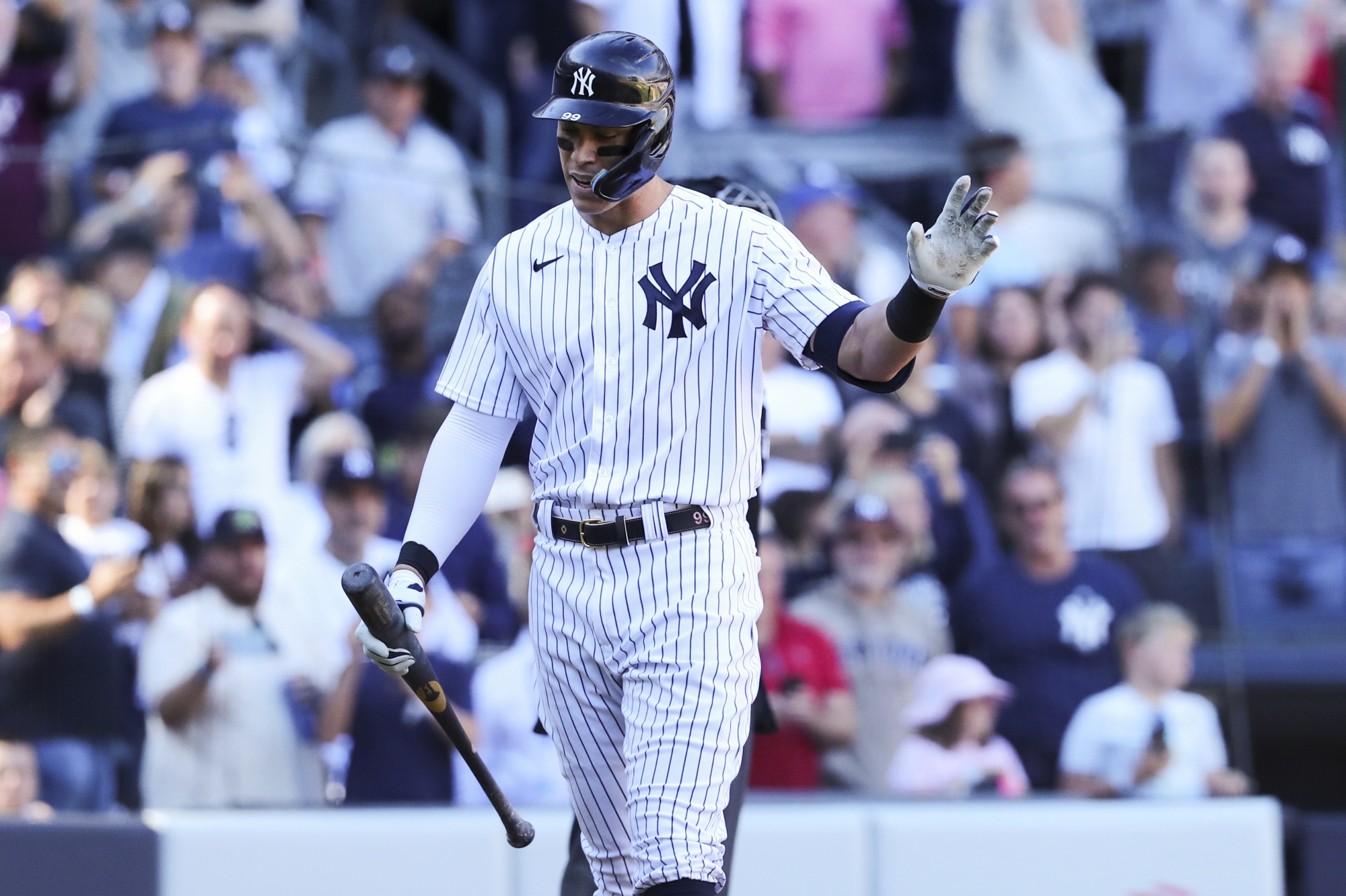 Yankees' Boone kindly bashes MLB Players' Weekend jerseys
