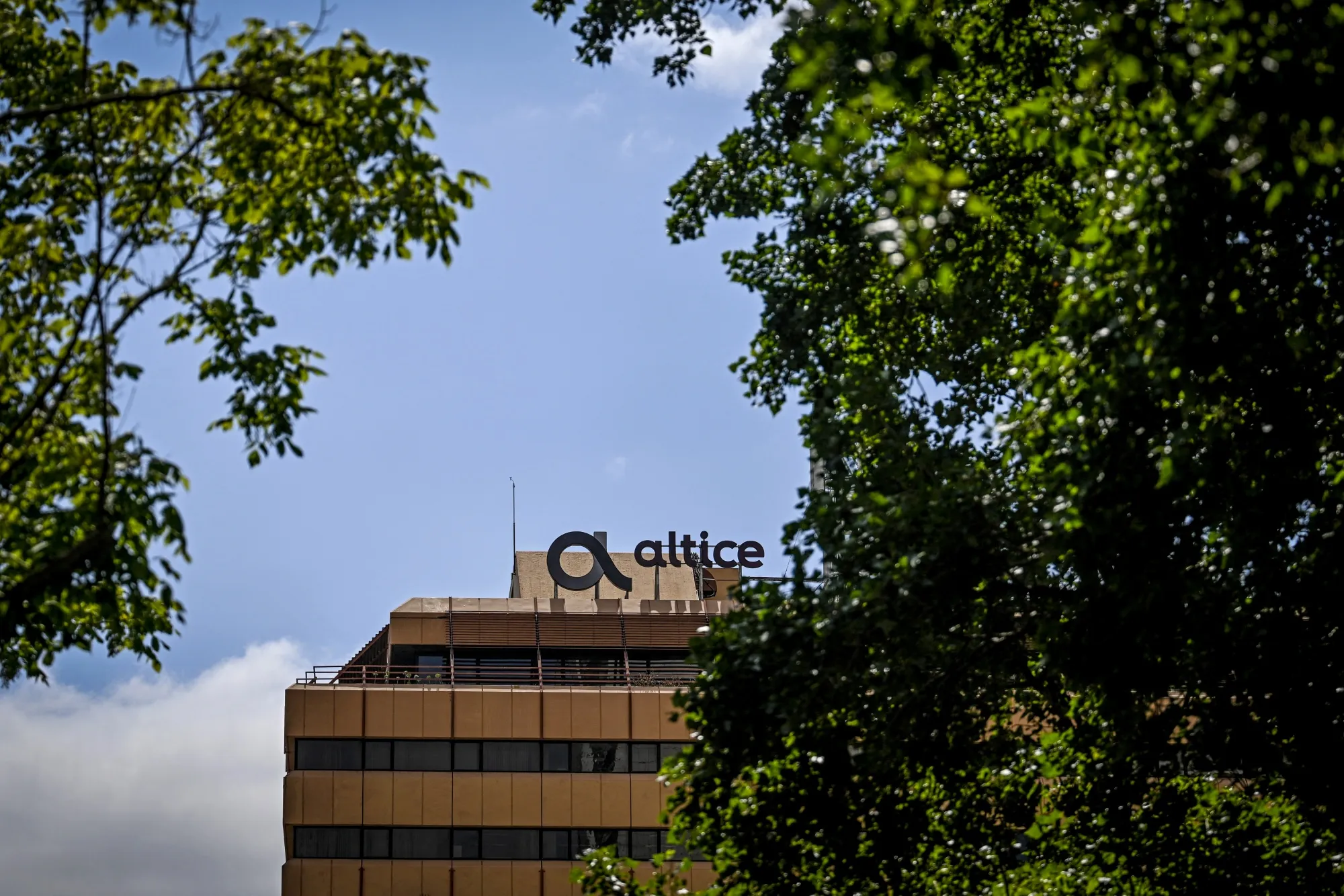 Billionaire Owners of Altice, Ardagh and Others Are Fighting the Bond ...