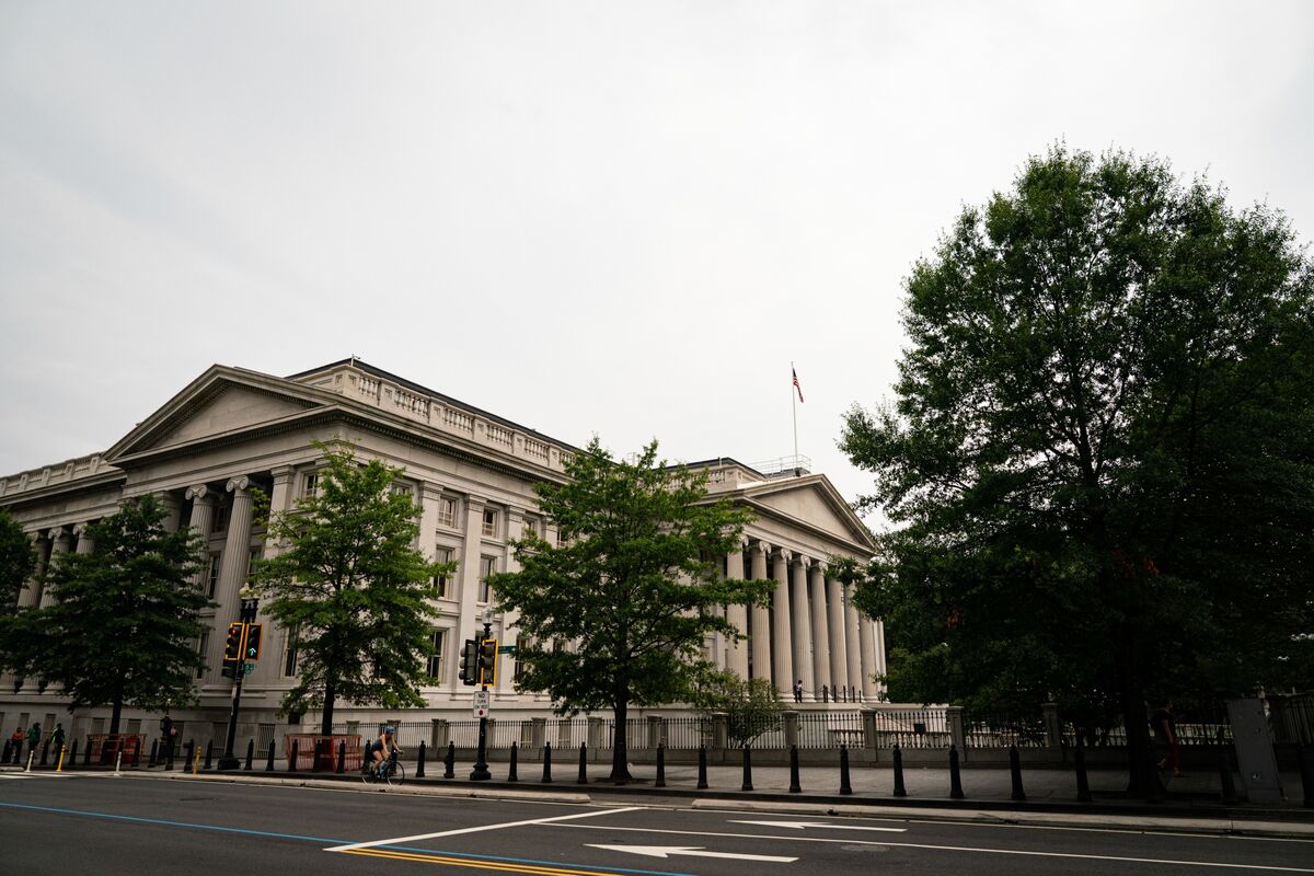 bloomberg.com - Tony Czuczka - Banks in US Are Working to Gird Against AI Attacks, Bessent Says