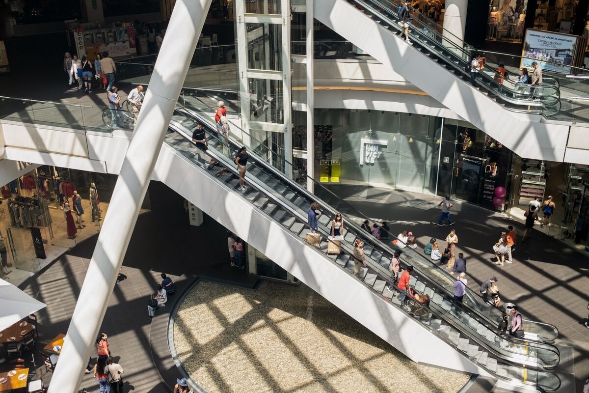 Mexico Inflation Accelerated in January, Backing Banxico Pause