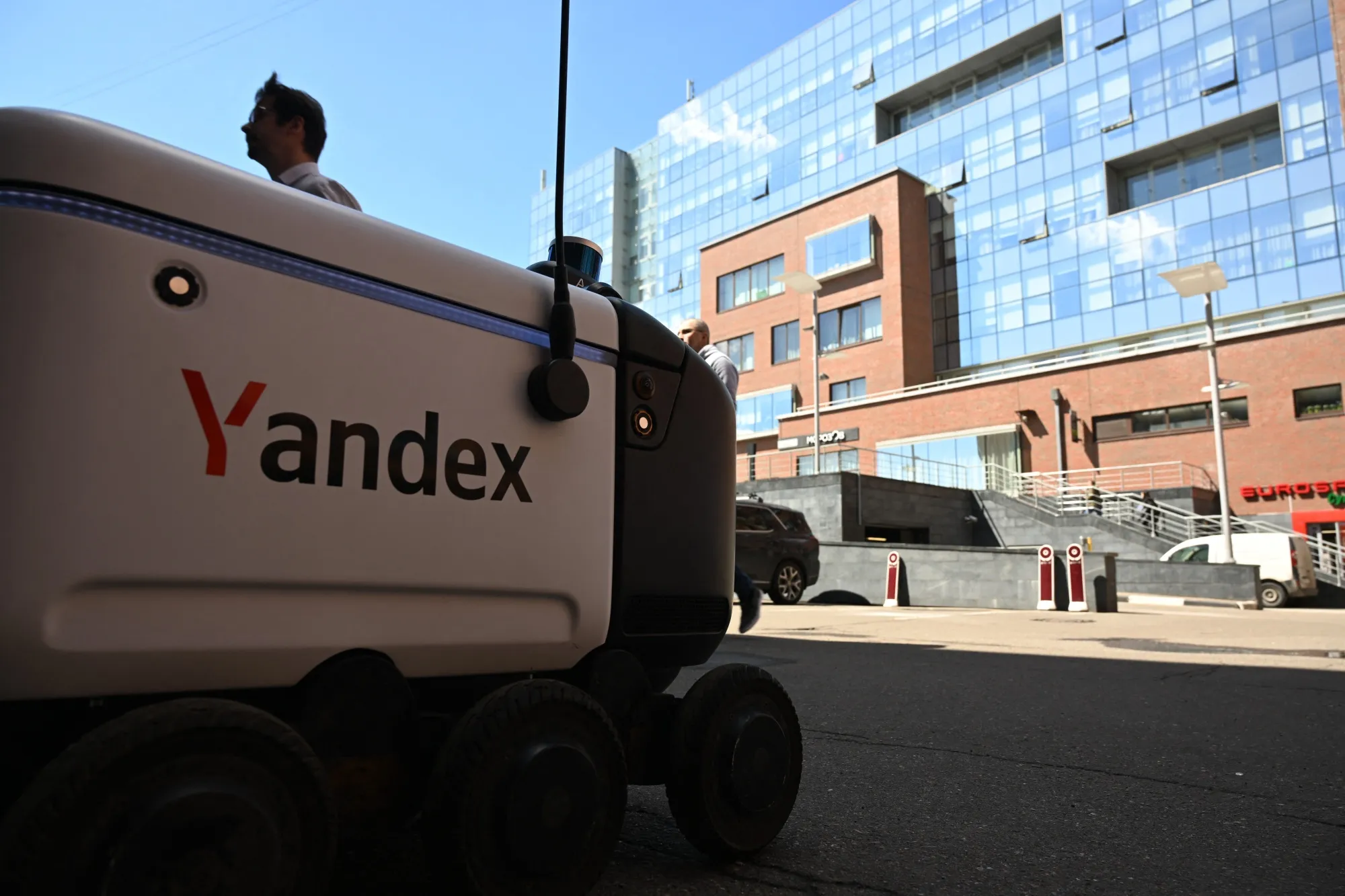 A Yandex driverless delivery robot&nbsp;in Moscow.&nbsp;