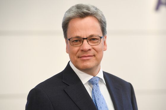 Commerzbank Delays AGM After Board Resignation Fuels Tumult
