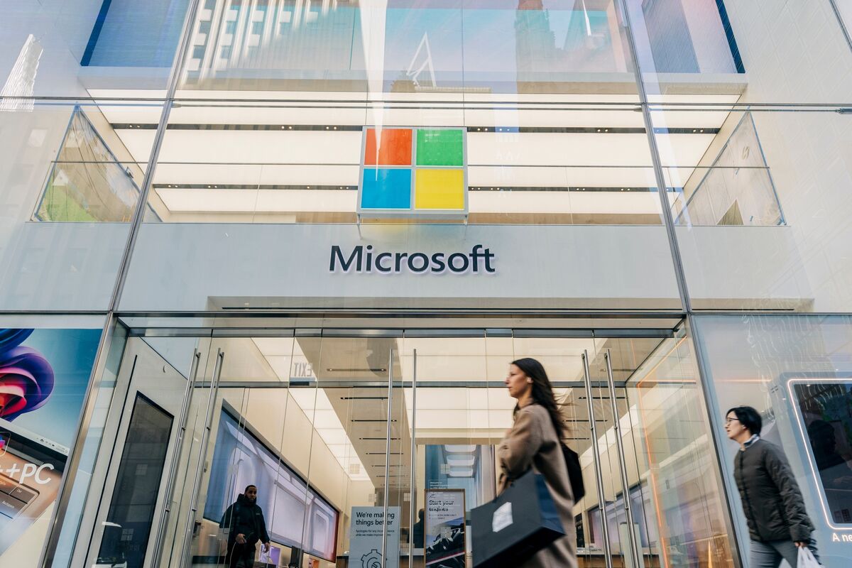 Microsoft Touts Sales in Competition With Snowflake, Databricks