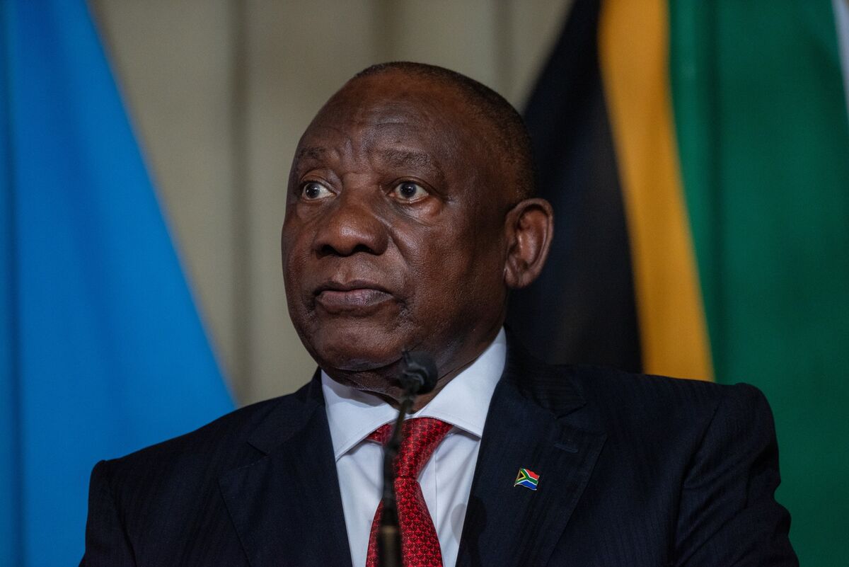 South African President Suspends Intelligence Head Pending Probe
