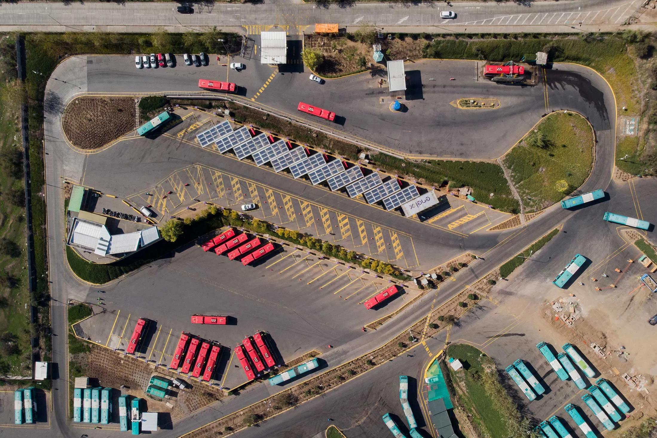 Chilean President Sebastián Piñera traveled to China in April to meet with President Xi Jinping. He also visited BYD Co.’s Shenzhen factory and Zhengzhou Yutong Bus Co., suppliers of Santiago’s buses.