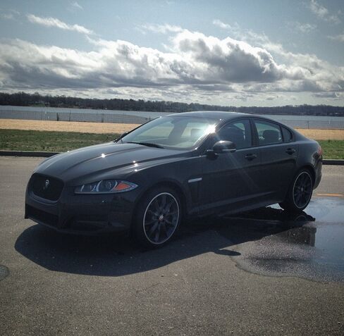 The Jaguar XF has three drive modes (winter mode included) and a start/stop function that engages automatically from the moment you start the car.