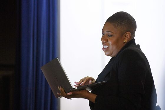 Symone Sanders, Top Aide to Harris, Will Soon Leave White House
