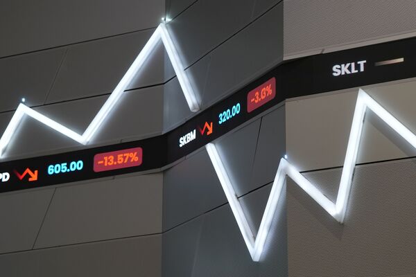 Treasuries Hold Drop After Weak Japan Bond Auction: Markets Wrap