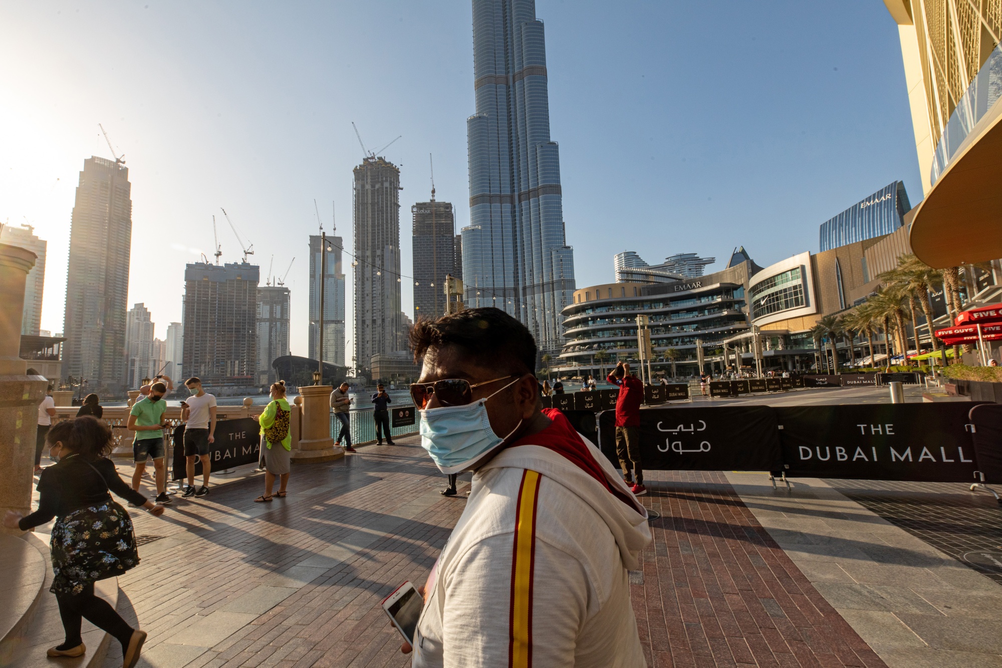 UAE Eases Mask Mandate With Daily Cases Dropping to Year Low Bloomberg