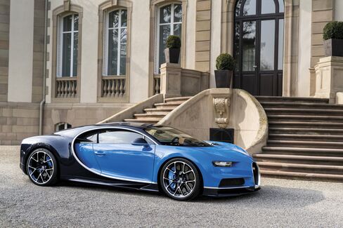 Even the extreme Bugatti comes with a paddle-shifting transmission, not with a stick shift.