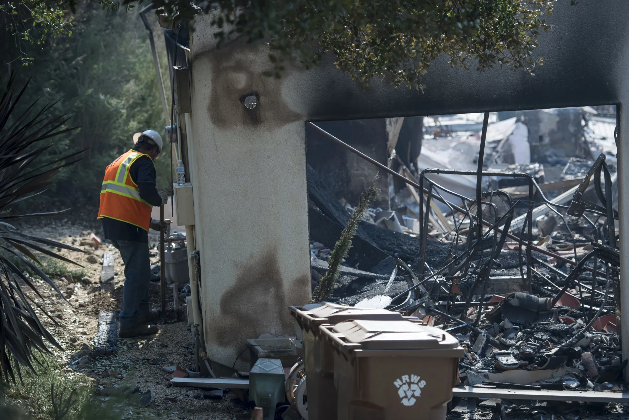 A Pacific Gas &amp; Electric (PG&amp;E) employee works on a home burned by wildfires in Napa, California,&nbsp;on&nbsp;Oct. 13, 2017.&nbsp;
