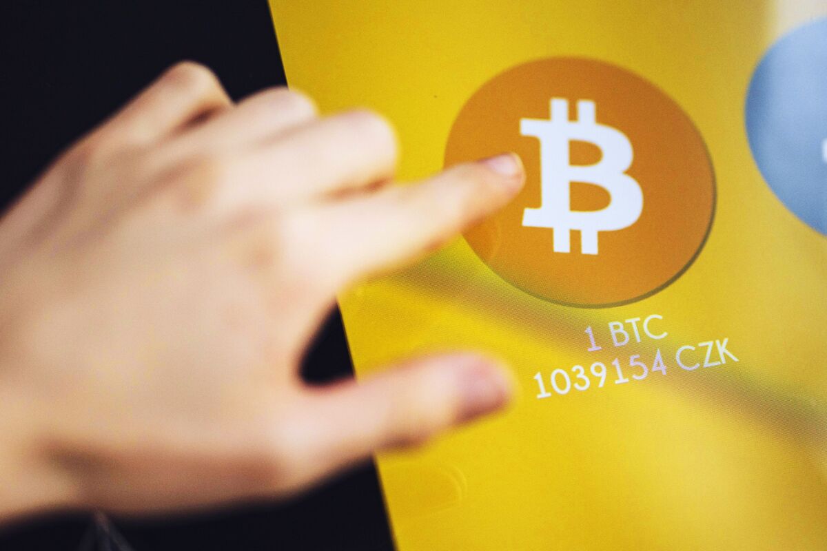 Bitcoin Wobbles, Briefly Erasing 2025 Gains Bitcoin Wobbles, Briefly Erasing 2025 Gains