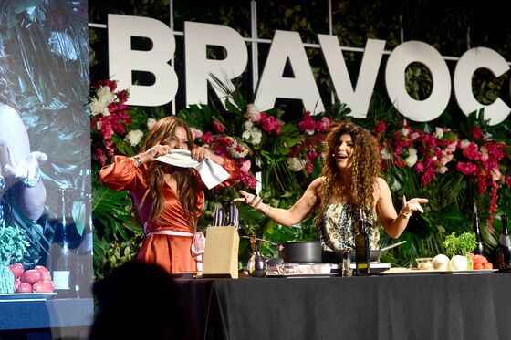 Selfies, Breast Implants, Cabaret Bring Fans to First BravoCon