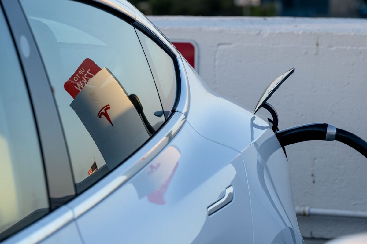 Tesla'nın Soğutma AI Hype'ı Yatırımcıları Patlayan Kazançlarla Uykusuz Bırakıyor