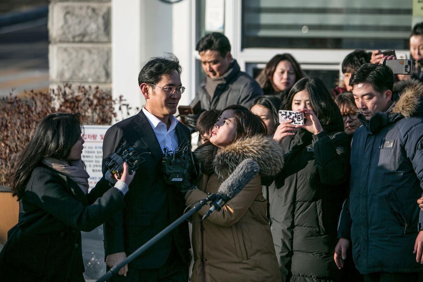 Jay Y. Lee leaves the Seoul Detention Center on Feb. 5, 2018.