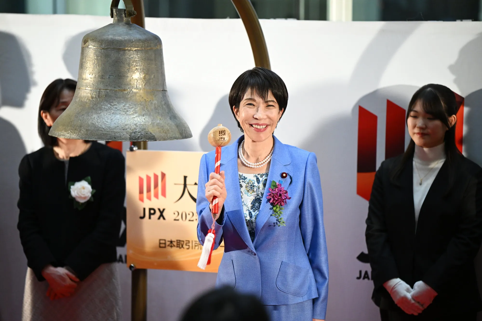 Japan PM Sanae Takaichi Visits Tokyo Stock Exchange on Final Trading Day of the Year