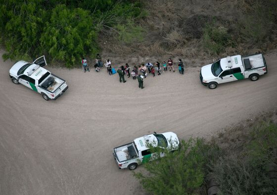 U.S., Mexico Talk ‘Orderly’ Migration Amid More Crossings
