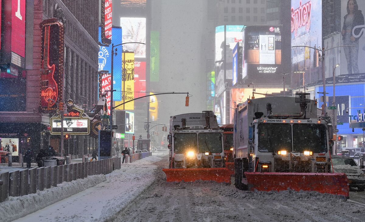 NYC Snow Totals More Than 12 Inches, Could See 20 Inches Total Snowfall