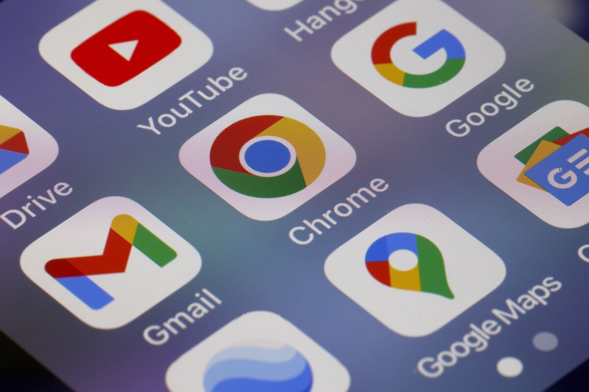 Apple, Google’s Mobile Systems Face Deeper UK Antitrust Scrutiny