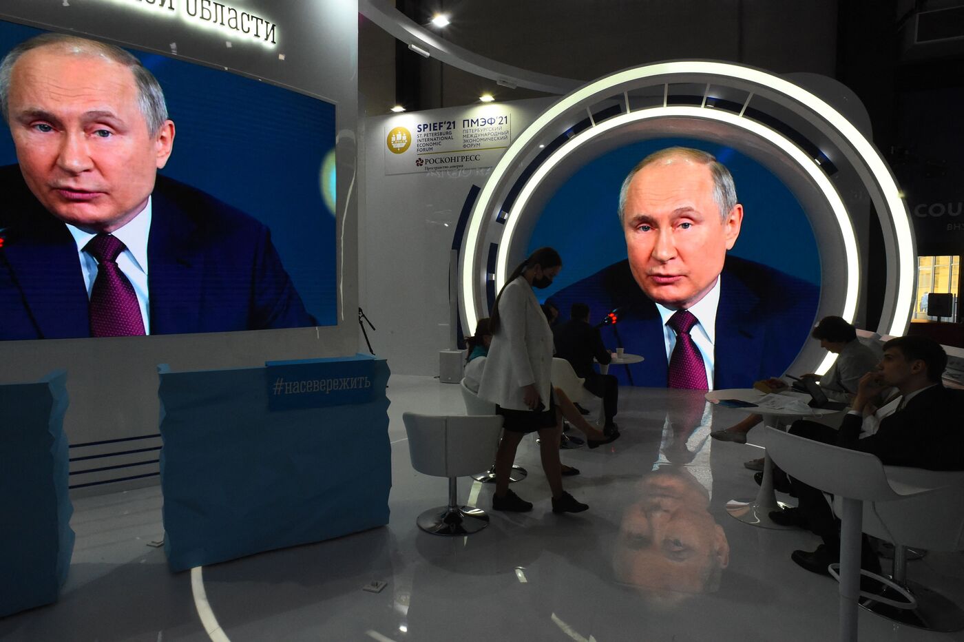 Putin Warns U.S. May Regret Using Dollar As Sanctions Weapon - Bloomberg