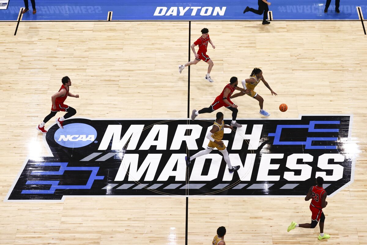 bloomberg.com - Elizabeth Rembert - After Rich Colleges Raid Basketball Team, School Exits D1 Sports