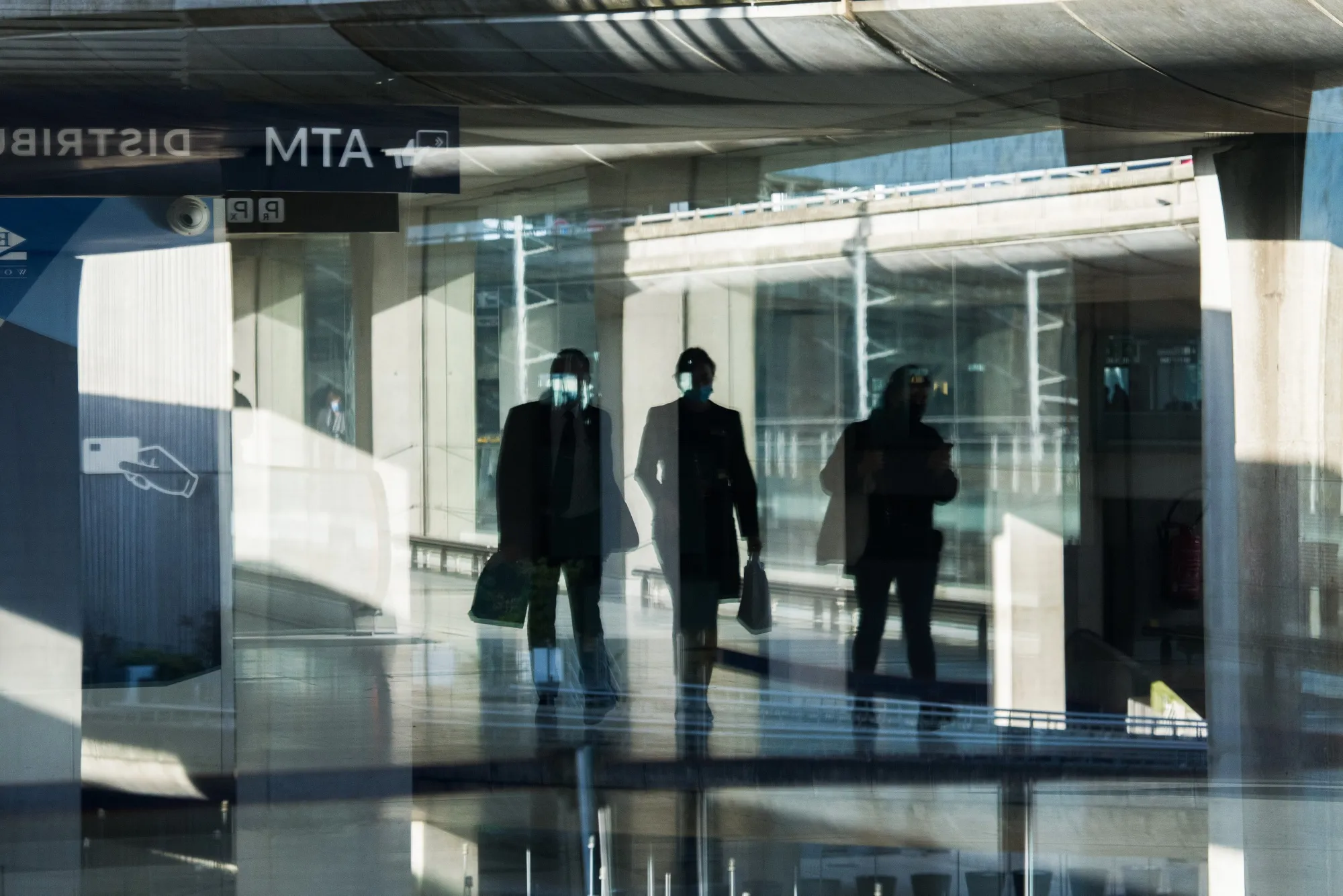 Flights to U.S. Reopen at Paris Charles de Gaulle Airport