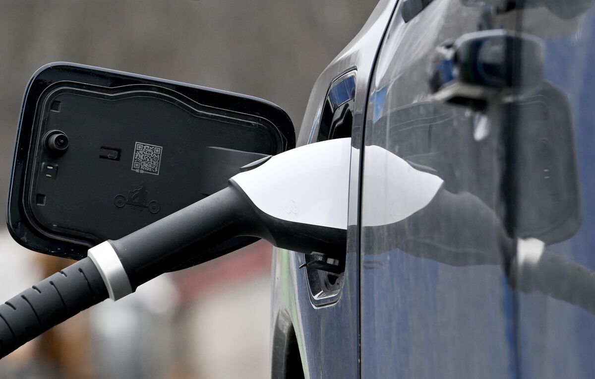 EV Charger SparkCharge Planning Expansion to Europe, Middle East