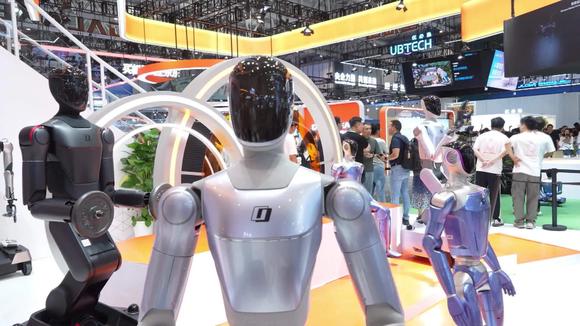Watch China Humanoid Robots Shift to Industrial Utility - Bloomberg