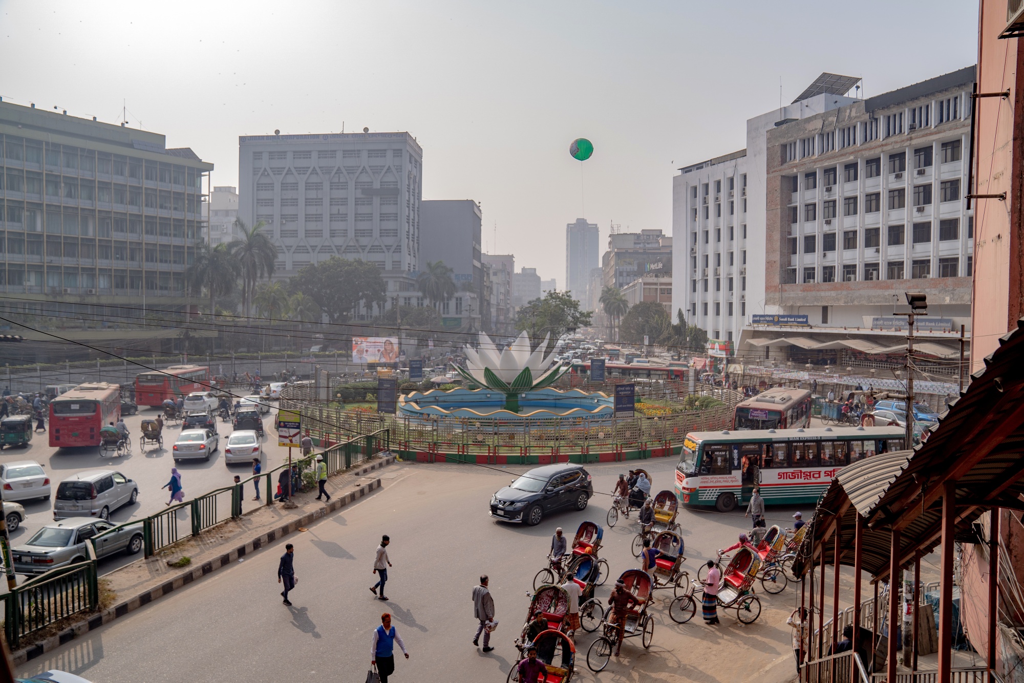 Bangladesh Introduces Crawling Peg for Taka as Rates Raised - Bloomberg