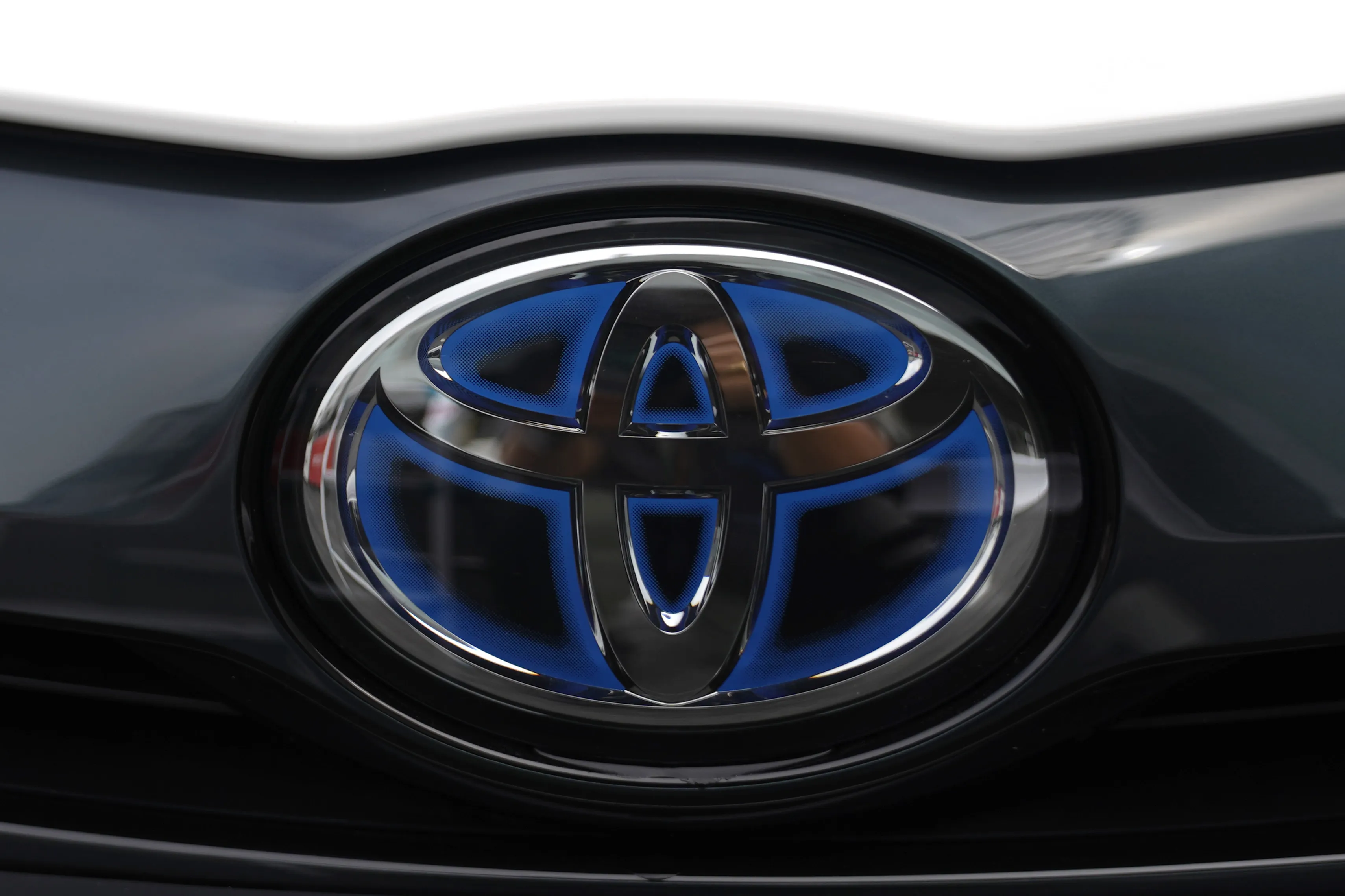 Toyota Prius Prototype Equipped With A Solar Charging System