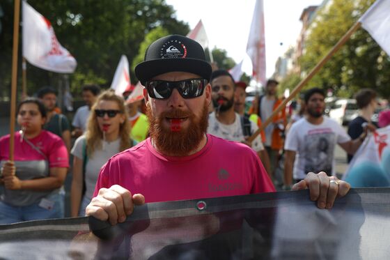 Deliveroo Riders and Lime Juicers Threaten German Labor Model