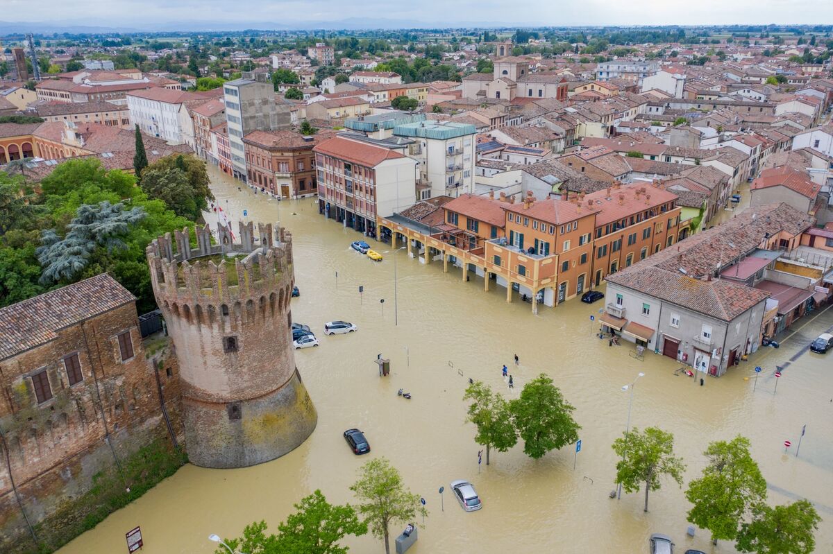 Italian Leader Meloni to Leave G-7 Early to Deal With Floods