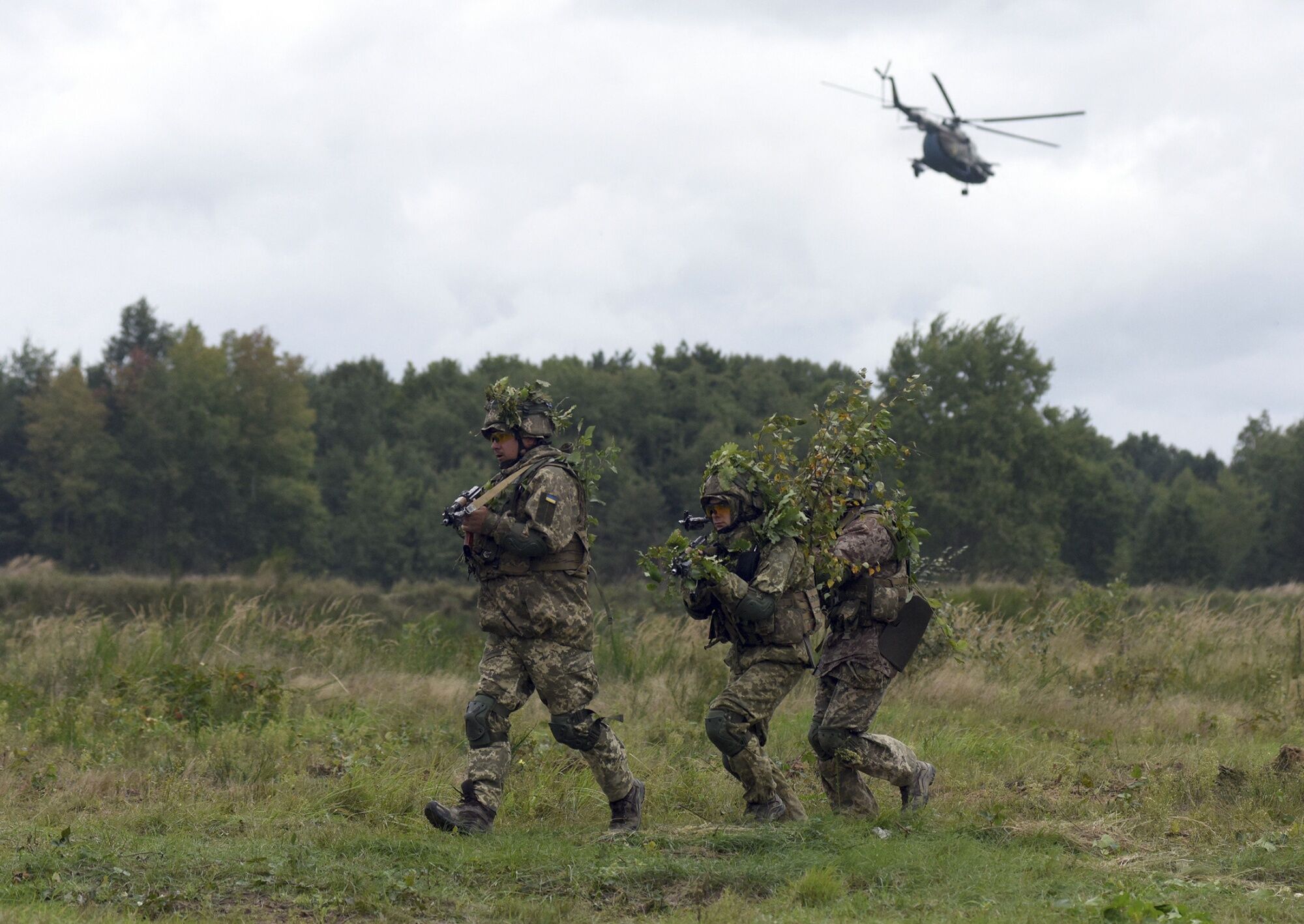 Ukrainian servicemen take part in the joint Rapid Trident military exercises with the United States and other NATO countries near Lviv, Ukraine, on Sept. 24, 2021.