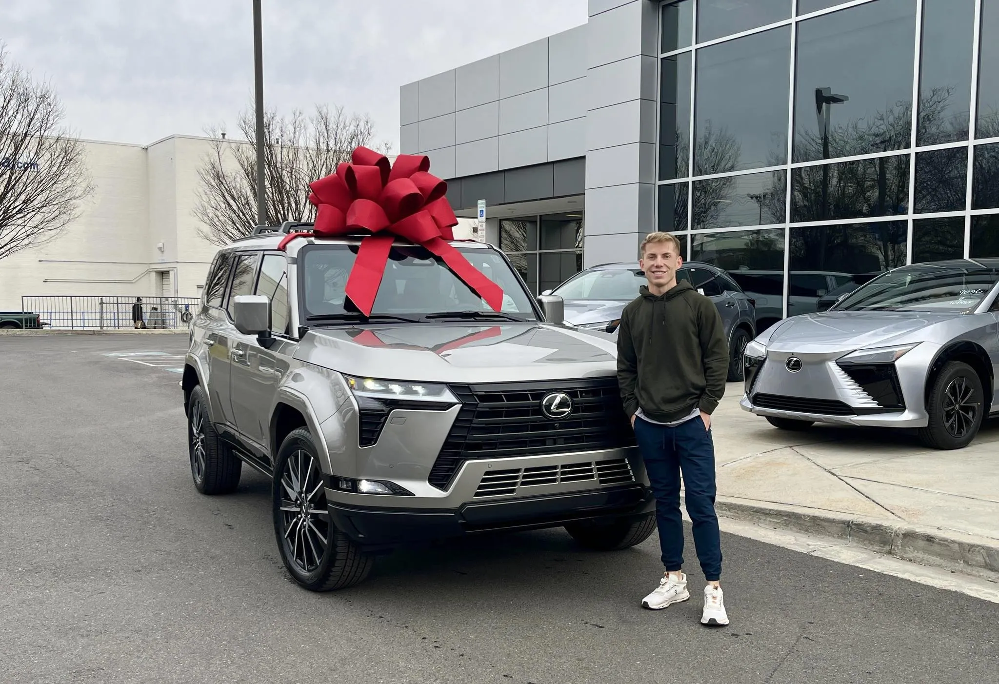 レクサス、2025年の米販売台数は過去最高の公算－新型SUVは納車待ち