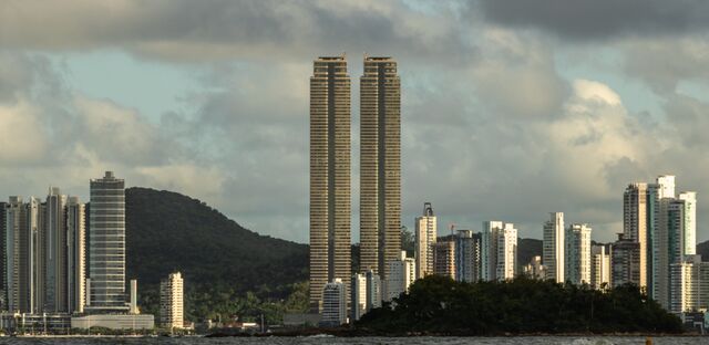 The Yachthouse, twin towers residential condo, center, in Balneario Camboriu.