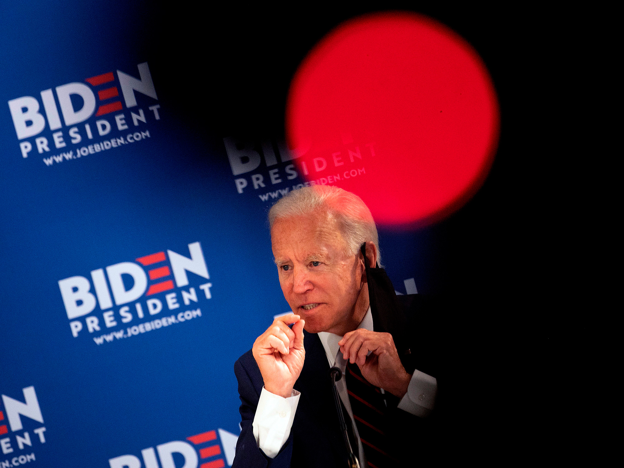 Biden Urges Allies to Pounce on Trump’s ‘Bungled’ Economy - Bloomberg