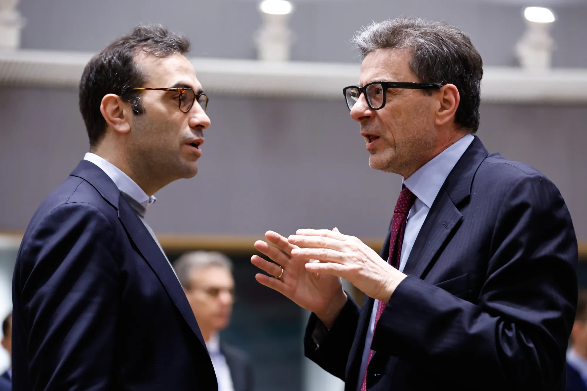 Carlos Cuerpo, left, and Giancarlo Giorgetti