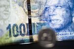 South African Rand Rebound Snaps Streak of Weekly Losses