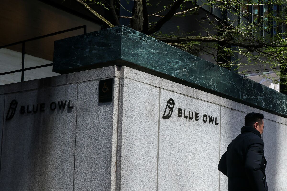 Blue Owl Slashes Private Loan Valuations Amid Rising Bankruptcy Risks