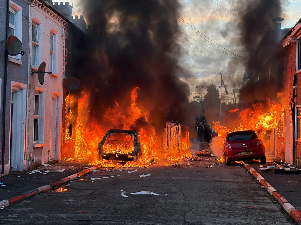 Belfast Riots: The Irish Border Question Is Raising Its Ugly Head Again -  Bloomberg