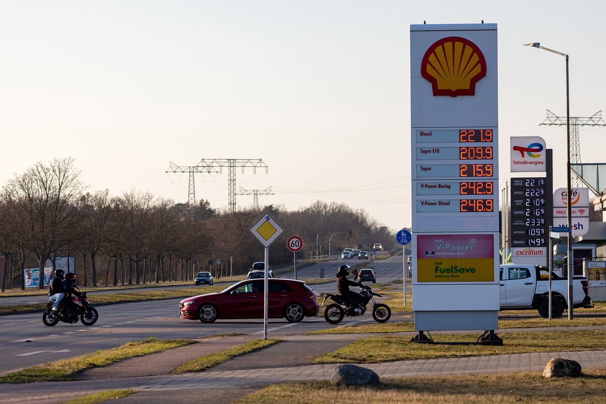 Merz’s German Coalition Tussles Over Billions in Fuel Price Aid