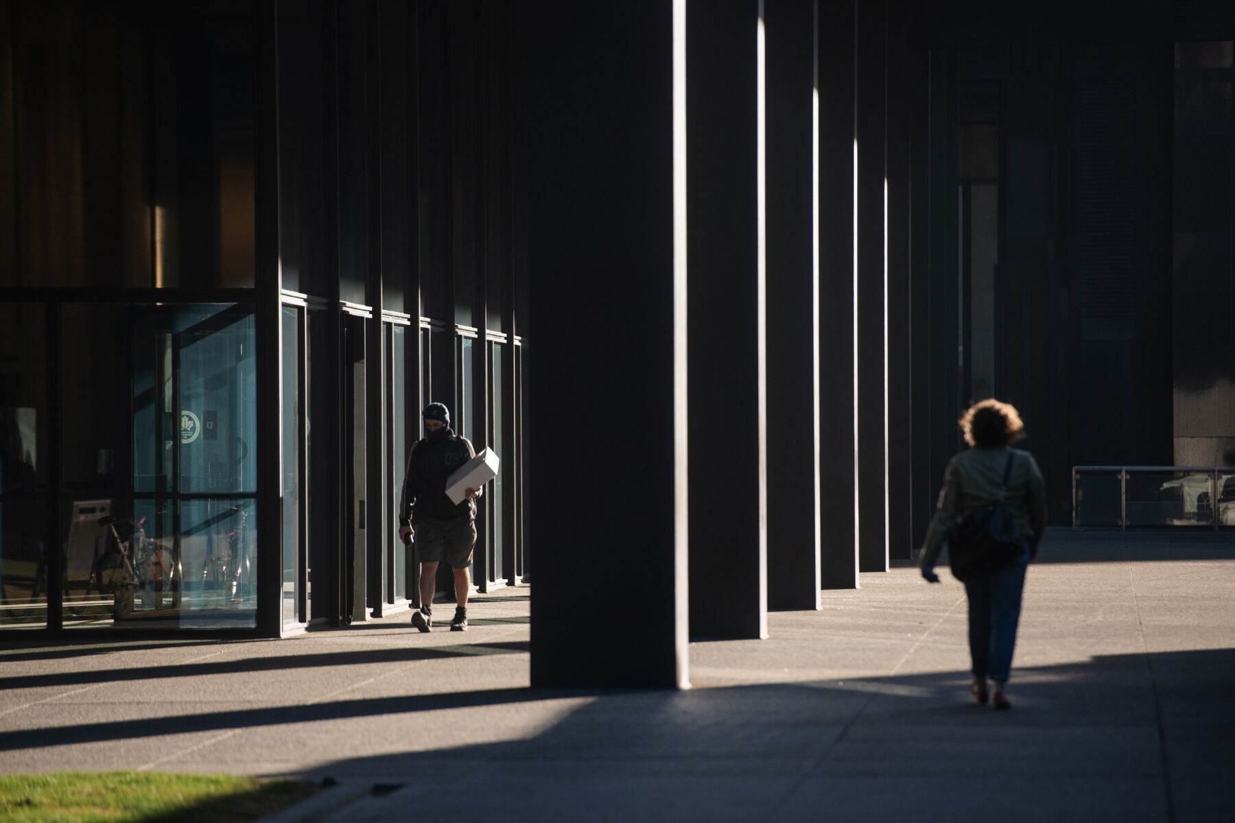 Ontario Sets Up Checkpoints, Shuts Construction in Virus Battle Bloomberg