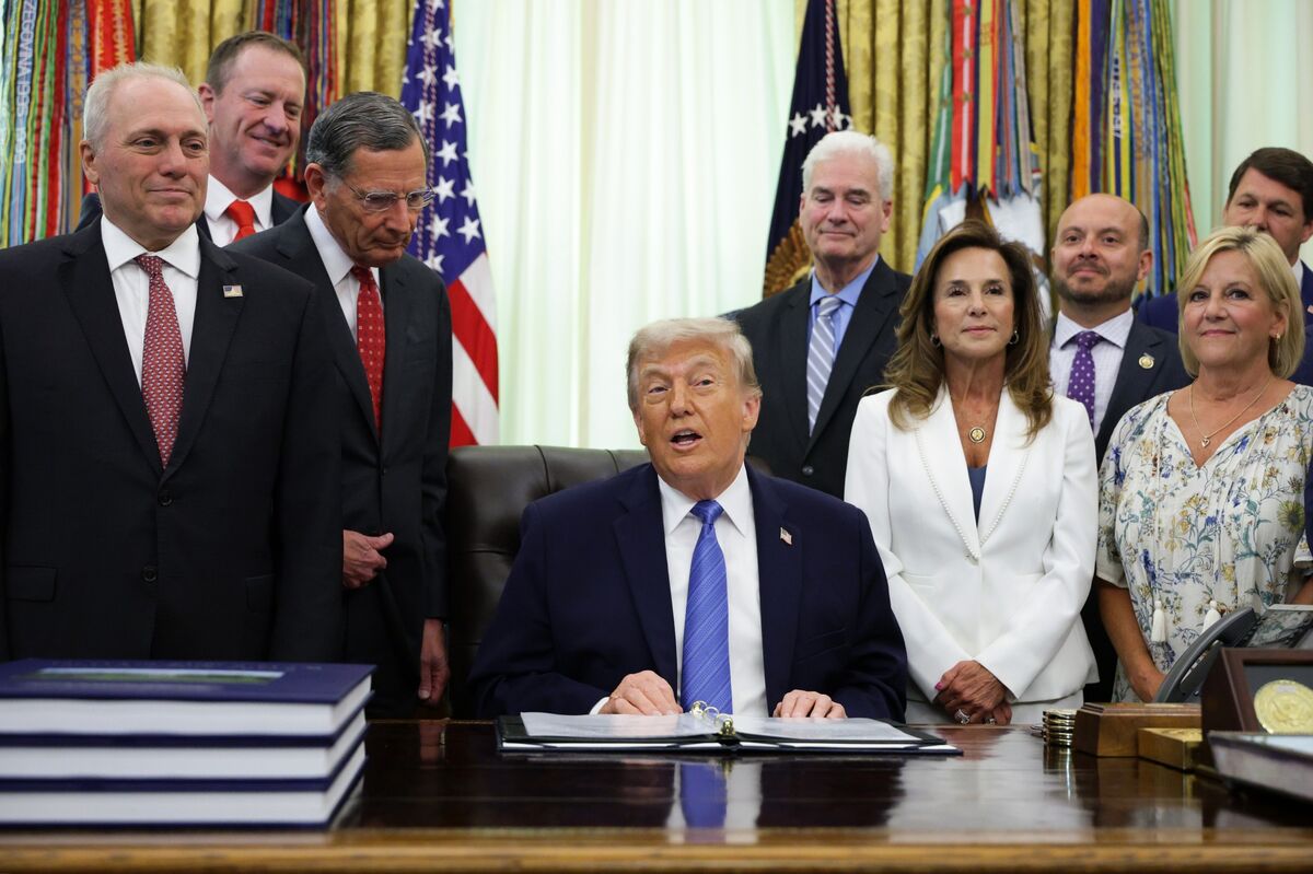 Trump Signs $70 Billion Measure to Fund Immigration Crackdown