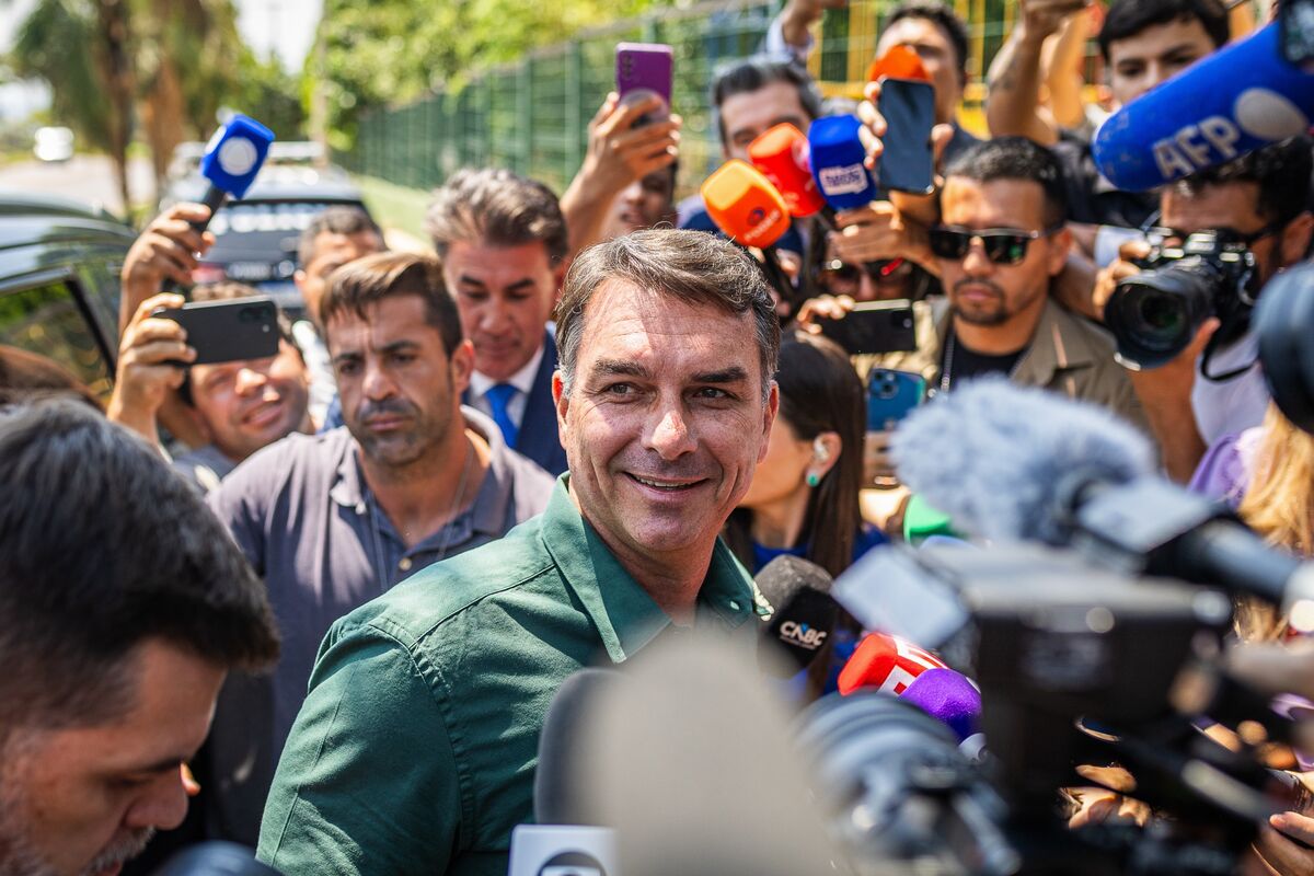 Bolsonaro Trade Faces Reckoning in Too-Close-to-Call Brazil Vote